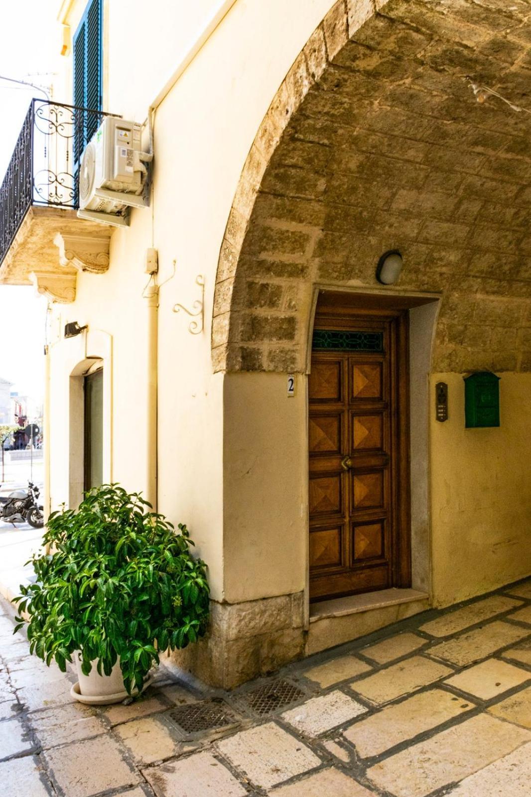 Ferienwohnung Palazzo Vaaz Mola di Bari Exterior foto